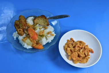 thai curry chicken with rice and curry.