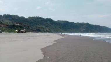 Güzel deniz manzarası ve kumsal.