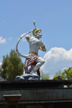 Ubud 'daki Hindu tanrısının heykeli.