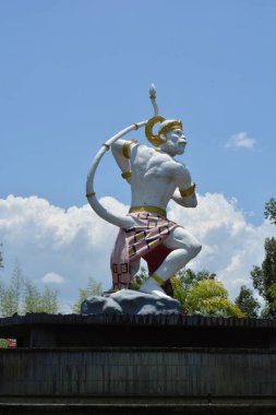 Ejderhanın heykeli en kalabalık eyaletin başkentinde.