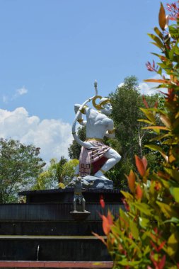 Şehirde bir Buda heykeli