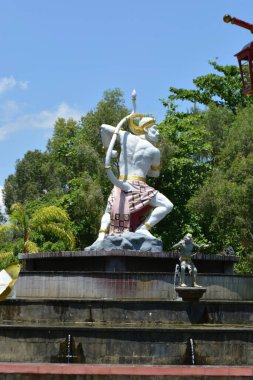Tayland şehrinin bahçesinde bir heykel heykeli