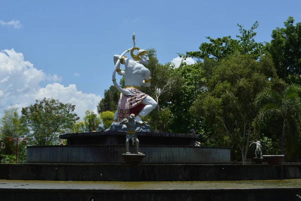 Buda heykeli ne tarafta, Suan Thai, Tayland