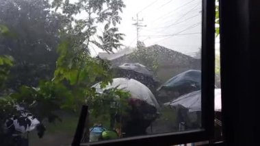 bir araba penceresinde görünüm