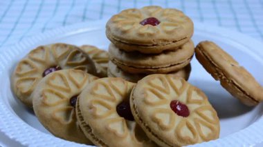 Koyu çikolata parçaları ile tanımlama