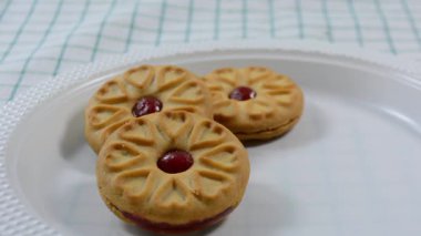 Kurabiye ve bir fincan kahve.