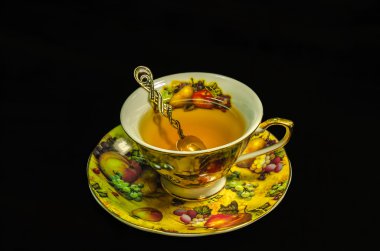 Bir fincan yeşil çay.