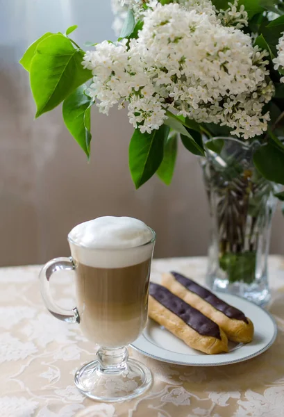 Kopi Dengan Susu Latte Cappuccino Minuman Panas Dalam Gelas Yang — Stok Foto