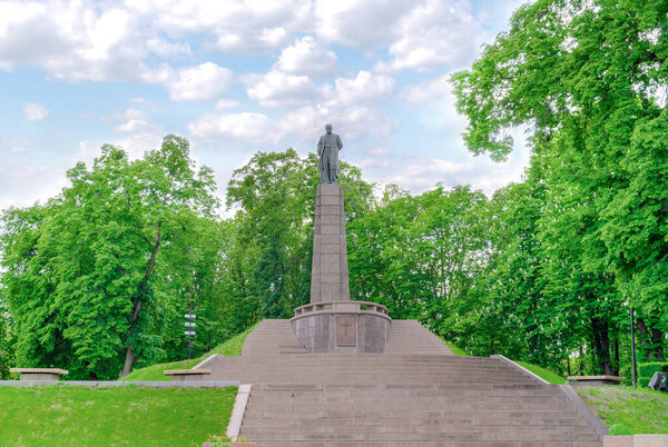 National reserve them. Shevchenko. A monument to the outstanding Ukrainian poet Taras Shevchenko in the city of Kanev (Cherkasy region) on Chernechiy pagorba, on which a bronze monument of the sculptor Matthew Manitser has been installed since 1939. 
