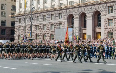 08 / 24 / 2021 Ukrayna, Ukrayna 'nın bağımsızlığının 30. yıldönümüne kadar Kiev askeri geçidi.