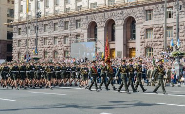 08 / 24 / 2021 Ukrayna, Ukrayna 'nın bağımsızlığının 30. yıldönümüne kadar Kiev askeri geçidi.