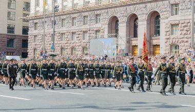 08 / 24 / 2021 Ukrayna, Ukrayna 'nın bağımsızlığının 30. yıldönümüne kadar Kiev askeri geçidi.