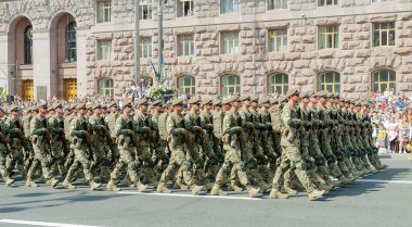 08 / 24 / 2021 Ukrayna, Ukrayna 'nın bağımsızlığının 30. yıldönümüne kadar Kiev askeri geçidi.