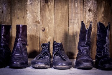 Rasgele eski deri çizme