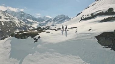 Kaunertal içinde iki snowboard düşkünleri