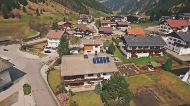 Small village in a valley in Austria — Stock Video