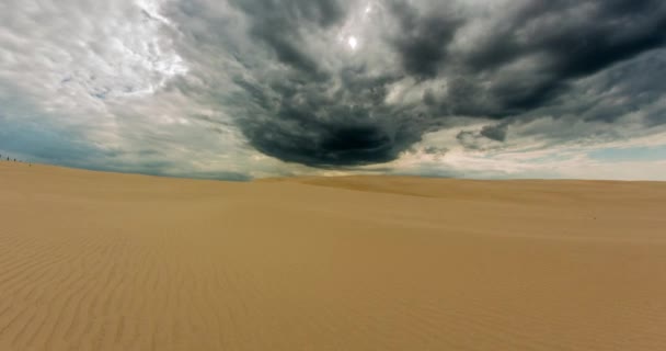 Desierto nublado muerto — Vídeos de Stock