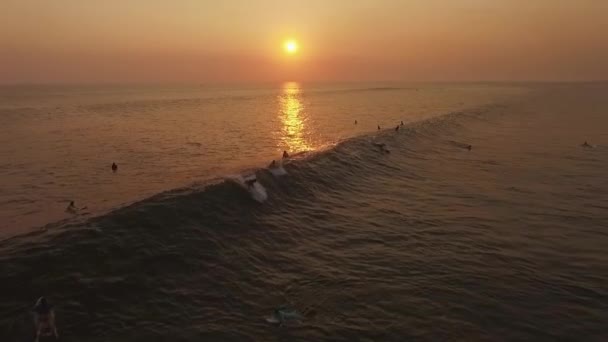 Puesta de sol surfing aéreo — Vídeo de stock