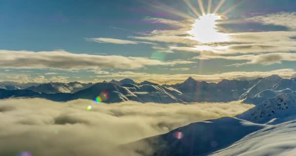 Nebbia nella valle delle montagne — Video Stock