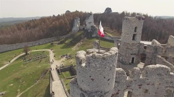 Ruínas do castelo na Polónia — Vídeo de Stock