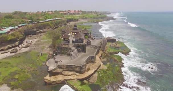 Tanah Lot templom Bali felett — Stock videók