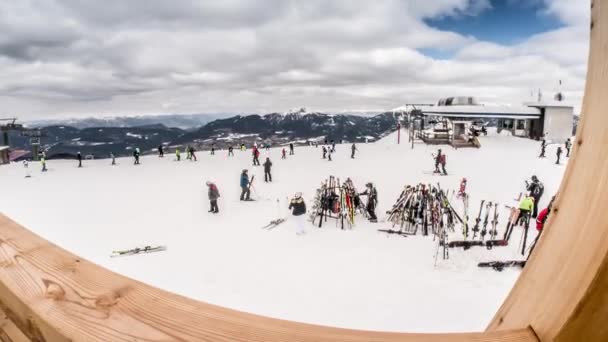 Italienska skidorten i Alperna — Stockvideo