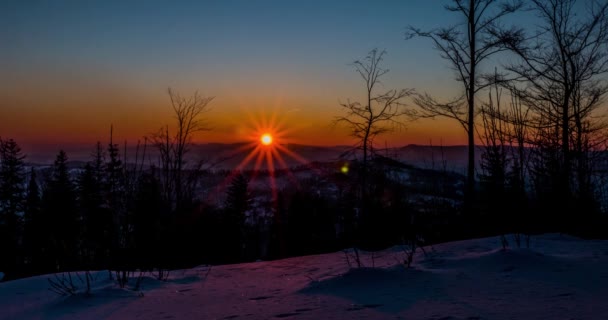 Wschód słońca w polskich górach. — Wideo stockowe