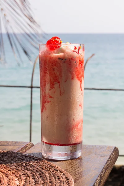 Dondurma deniz arka planda tablo