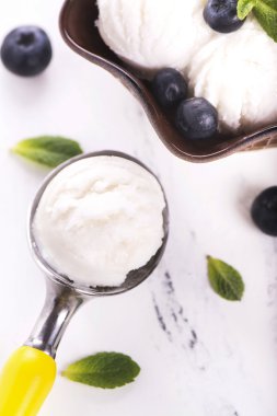 vanilyalı dondurma kaşık