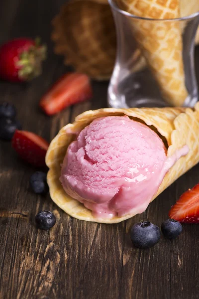 Házi berry fagylalt — Stock Fotó