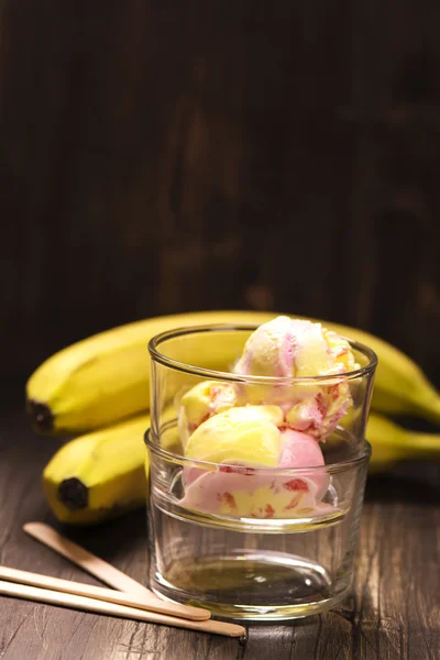 Helado casero de fresa de plátano — Foto de Stock