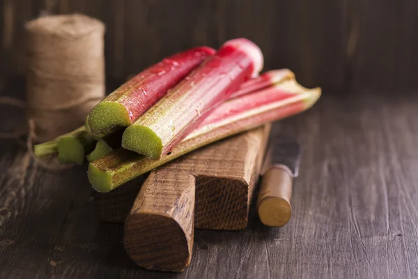 Fresh rhubarb on cutting board — Stock Photo, Image