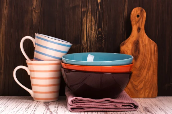 Kitchen cooking utensils with napkins over wooden table — Stock Photo, Image