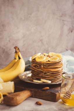 Malzemelerle krep yığını