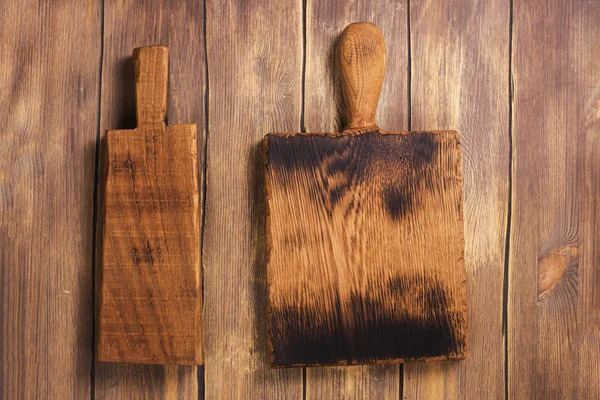 Tabla de cortar vintage sobre fondo de madera —  Fotos de Stock