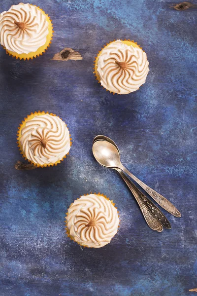 Cytryny cupcakes z beza — Zdjęcie stockowe