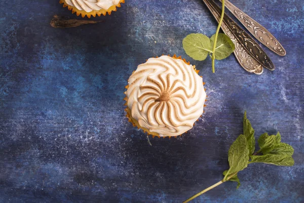 Cytryny cupcakes z beza — Zdjęcie stockowe