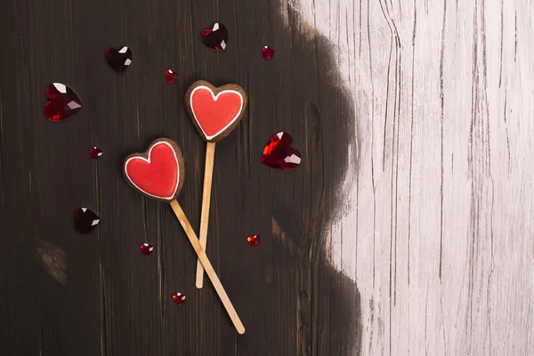 Peperkoek hart op houten bord — Stockfoto