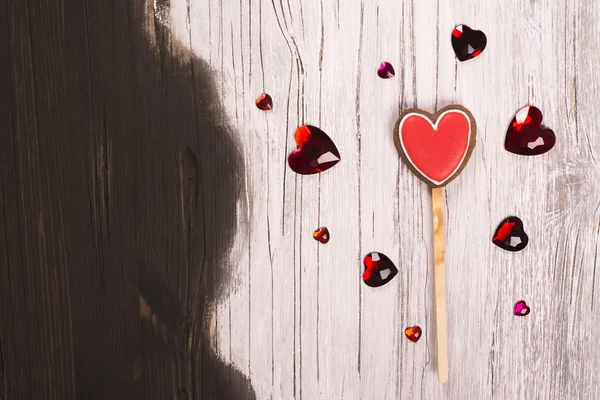 Corazón de jengibre sobre tabla de madera — Foto de Stock