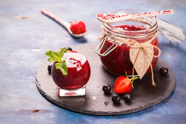 Çilek, yaban mersini ve ahududu reçel