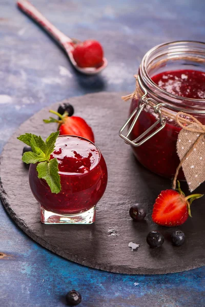 Çilek, yaban mersini ve ahududu reçel