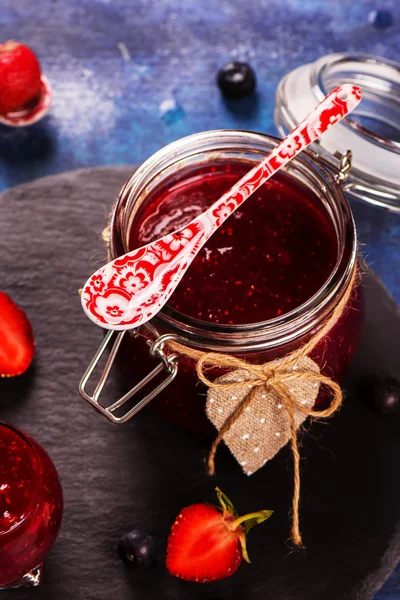 Çilek, yaban mersini ve ahududu reçel