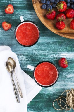 soğuk çilek çorbası