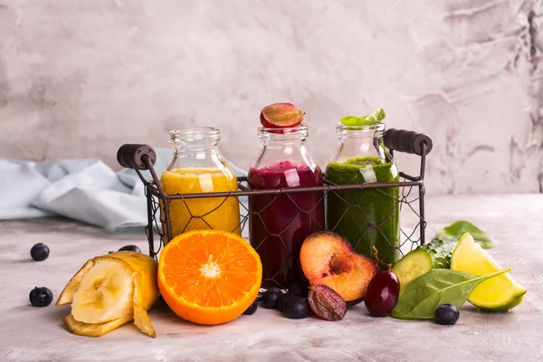 Fresh bright smothies in a wire basket — Stock Photo, Image