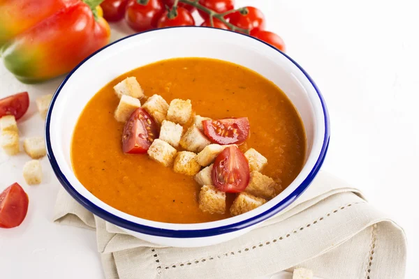 Sopa de zanahoria de tomate con croutons —  Fotos de Stock