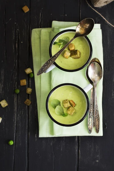 Zöld borsó leves zománc bögrék — Stock Fotó