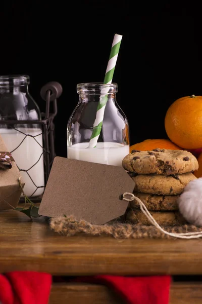 Xmas sammansättning med mjölk och kakor för Santa — Stockfoto
