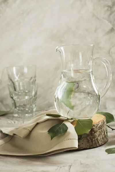 Birch sap in een glazen pot — Stockfoto