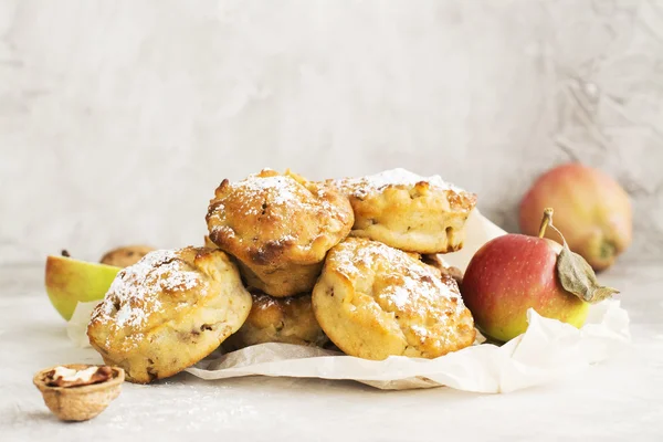 Apple cupcakes over wooden table — Stock Photo, Image