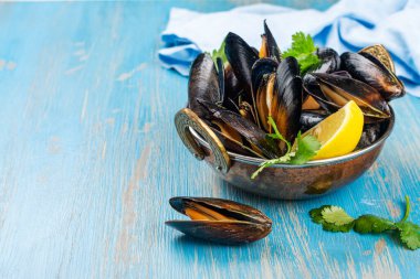 Limonlu deniz mahsulü midye.